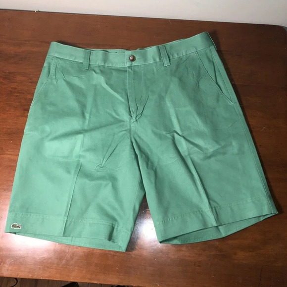 IZOD LACOSTE Men Beige Chino VTG Shorts 36 W x 9 L Classic Preppy - Picture 1 of 10